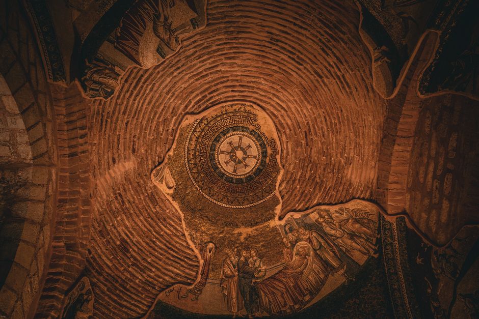 Explore the detailed mosaic art of the Chora Church's ceiling in Istanbul, showcasing Byzantine craftsmanship.